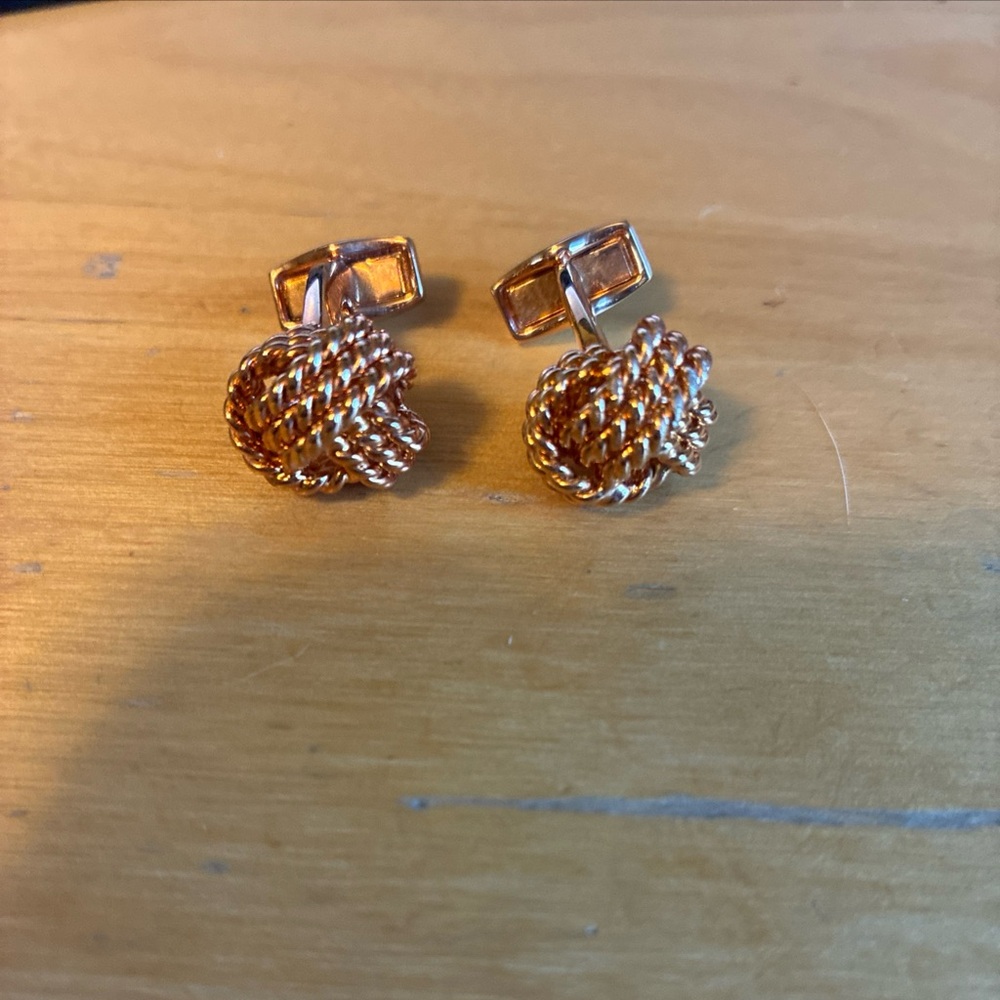 Tateossian rose gold ribbed knot cufflinks
